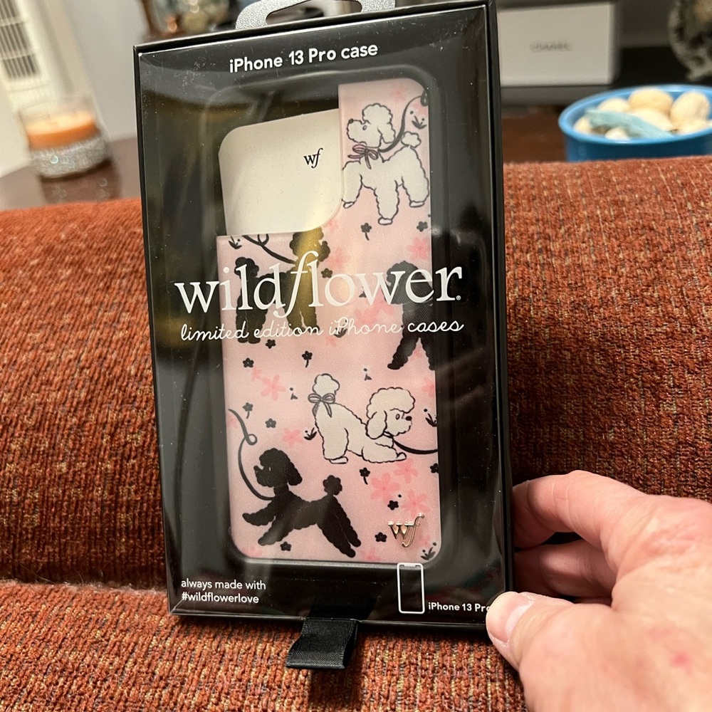 Like new Wildflower case for iPhone 13 pro